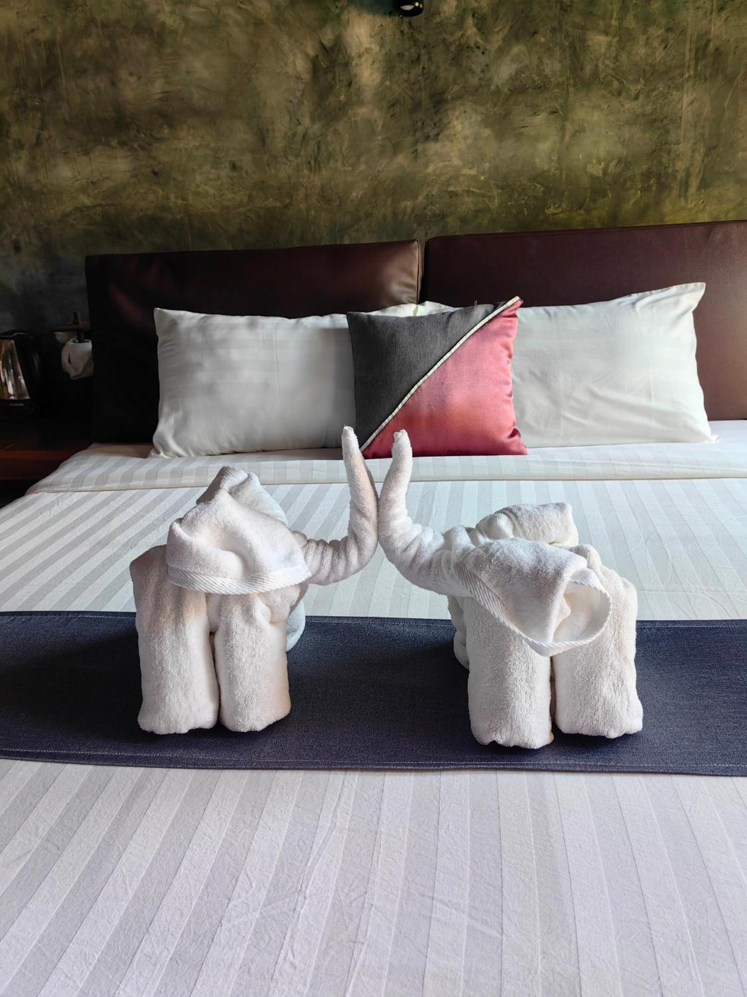 Keeree Loft Resort Thong Pha Phum Eksteriør billede