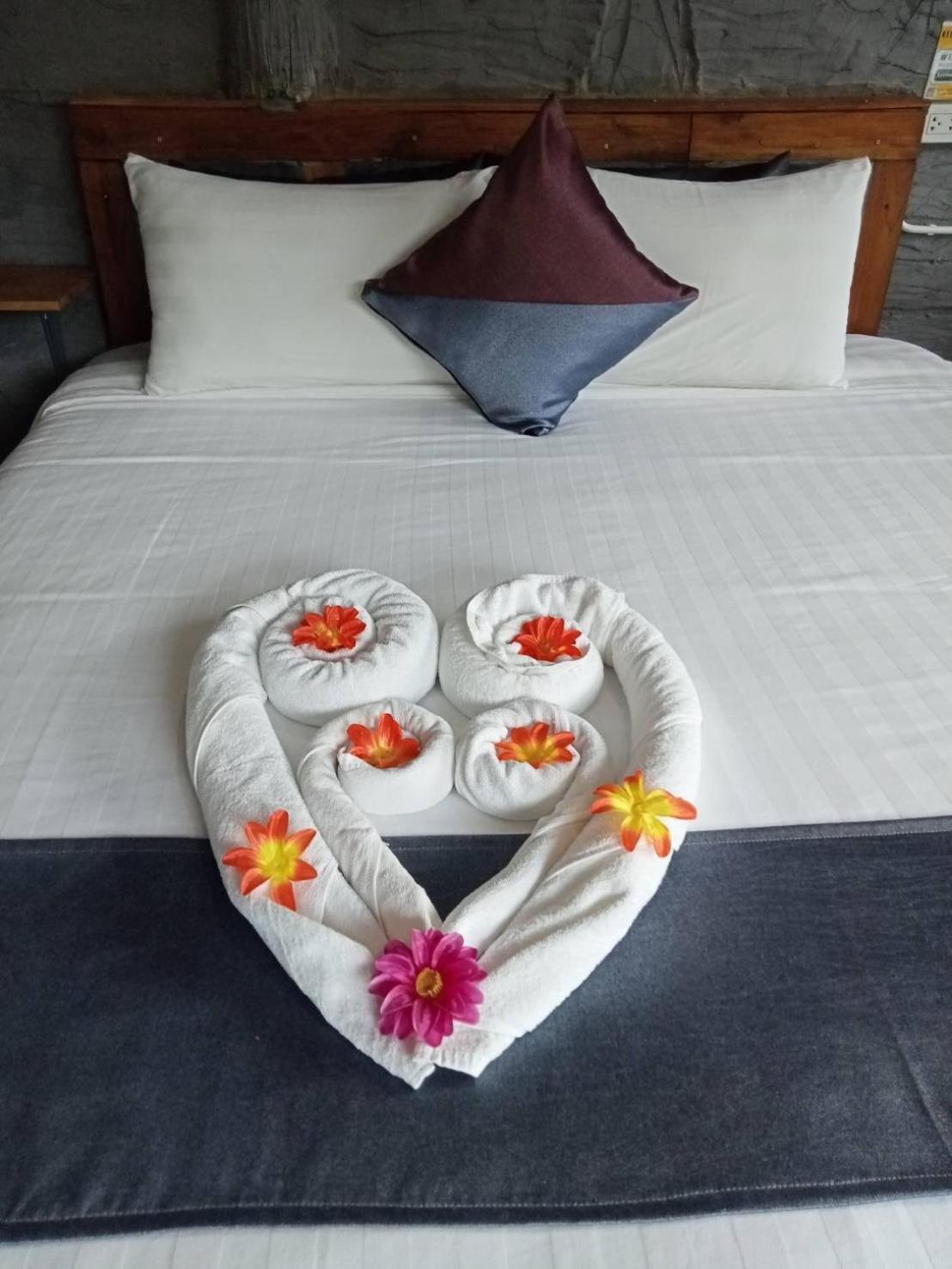 Keeree Loft Resort Thong Pha Phum Eksteriør billede