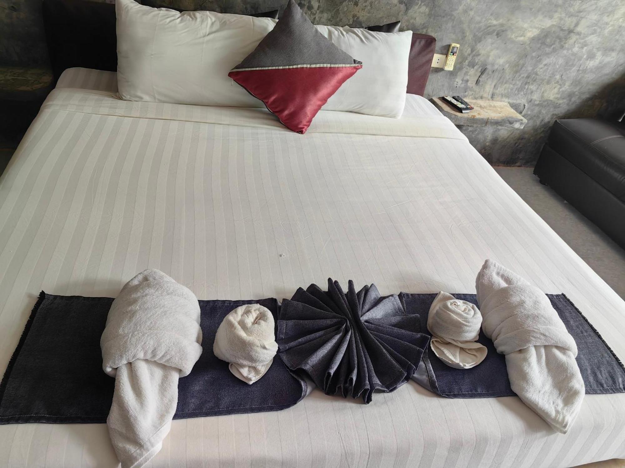 Keeree Loft Resort Thong Pha Phum Eksteriør billede