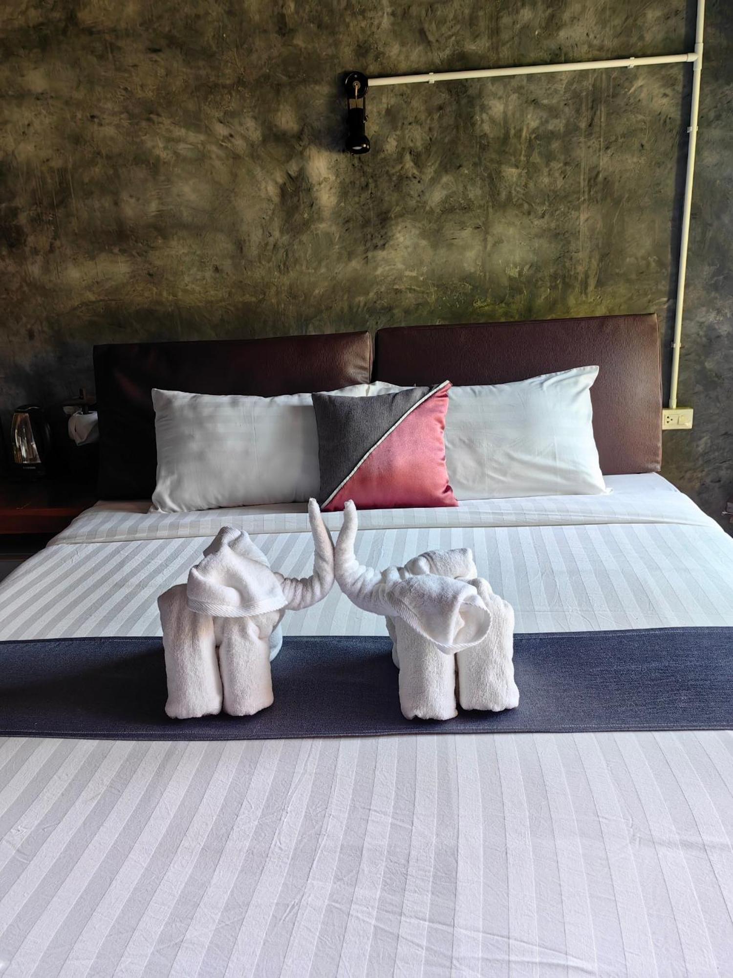 Keeree Loft Resort Thong Pha Phum Eksteriør billede